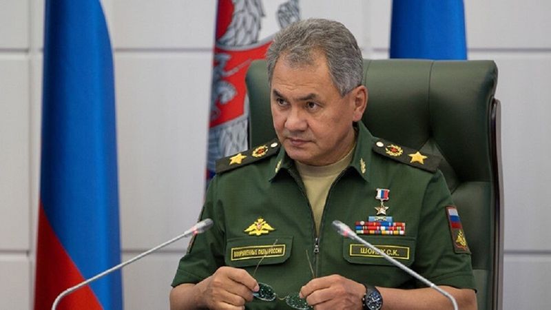 روسيا: شويغو يكرّم طاقم المقاتلات "سو-27" التي اعترضت المسيَّرة الأمريكية في البحر الأسود