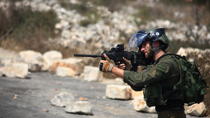 فلسطين: إصابة شاب بالرصاص المطاطي خلال المواجهات المندلعة مع الاحتلال غرب بيت فوريك شرق نابلس