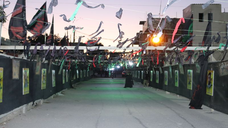 احتفال لحزب الله في ساحة مسجد الإمام الحسن المجتبى (ع) بالقصير الحدودية