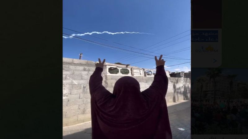 بالفيديو.. الدعاء يصاحب انطلاق صواريخ المقاومة الفلسطينية