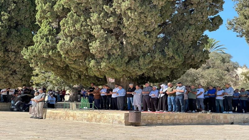الاحتلال يقمع المصلّين ويفرض حصارًا عسكريًا على البلدة القديمة في القدس