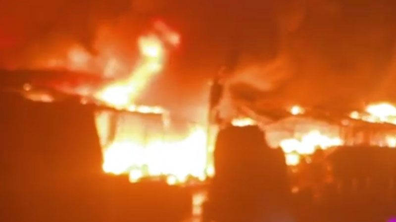 لبنان: حريق ضخم في سوق" البالات" في طرابلس