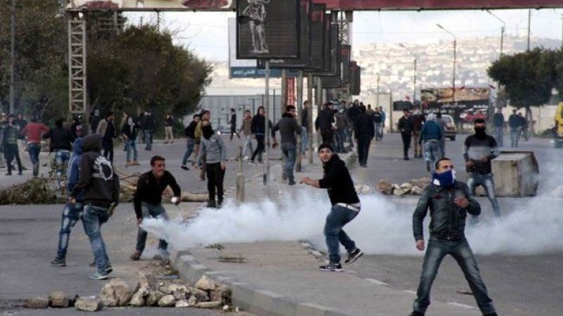 فلسطين: إصابة شاب بالرصاص الحي خلال مواجهات عند حاجز حوارة جنوبي نابلس