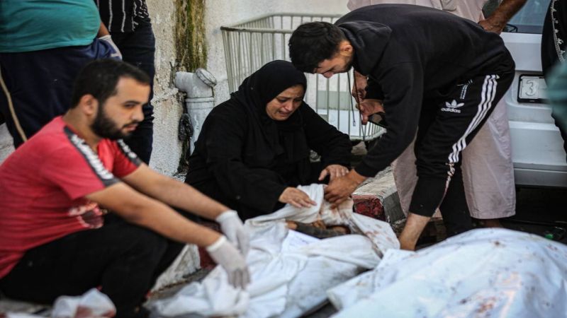 مصدر طِبي للجزيرة: 12 شهيدًا وعشرات الجرحى في قصف "إسرائيلي" استهدف منزلاً شرق خانيونس جنوب غزة