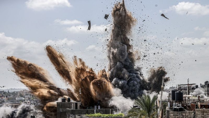 فلسطين: طائرات الاحتلال تدمر برج الأندلس بمنطقة الكرامة ويعد من اكبر ابراج محافظة شمال قطاع غزّة