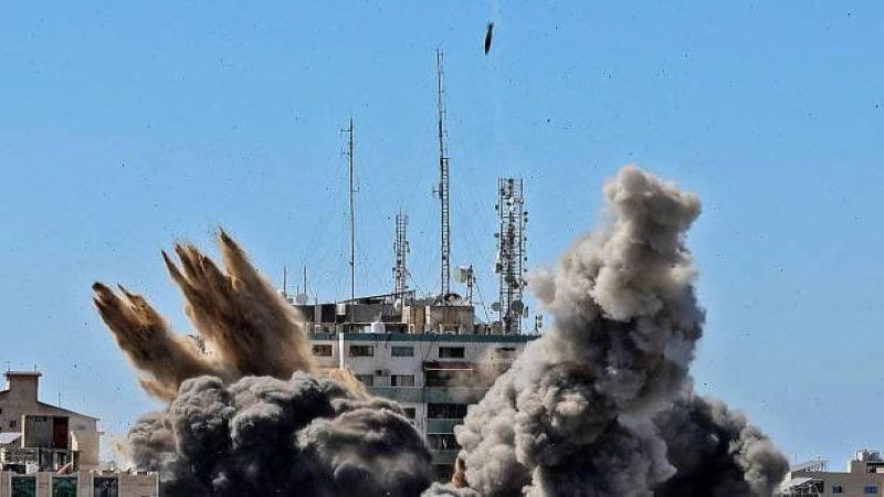 فلسطين: طائرات الاحتلال تقصف في محيط مستشفى شهداء الأقصى وسط قطاع غزة