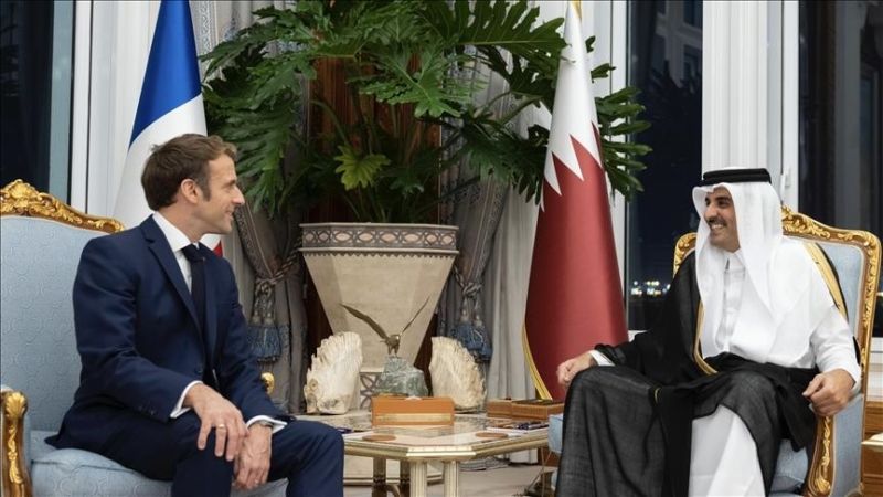 أمير قطر يبحث مع الرئيس الفرنسي التطورات بالأراضي الفلسطينية
