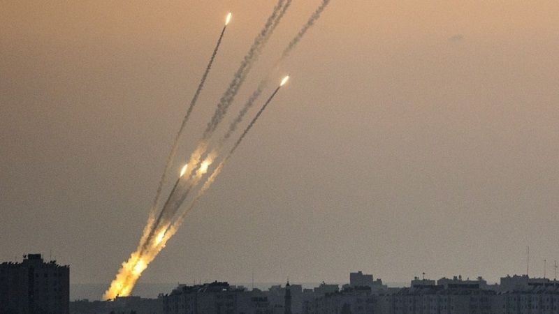 فلسطين المحتلة: رشقة صاروخية تطلقها المقاومة تجاه المستوطنات المحاذية لقطاع غزة