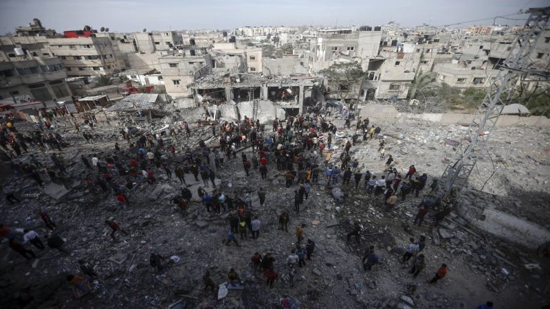 فلسطين: الجيش الصهيوني ينسف منازل في مخيم خان يونس جنوبي قطاع غزة