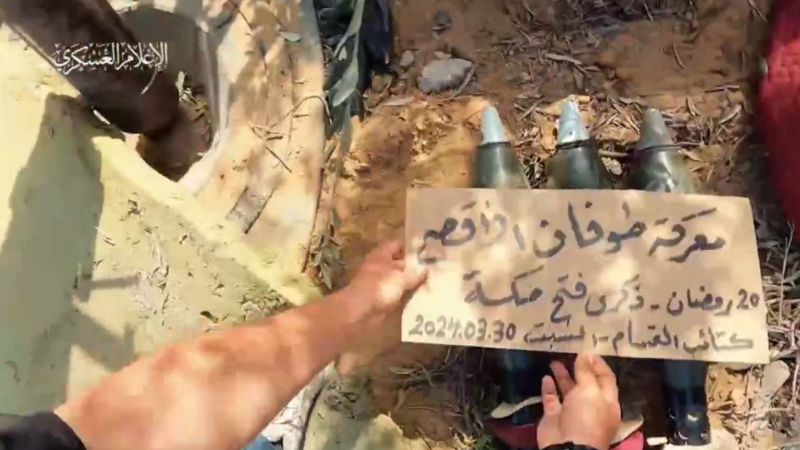 كتائب القسام تدكّ قوات العدو المتوغلة بمحيط مجمع الشفاء في غزة