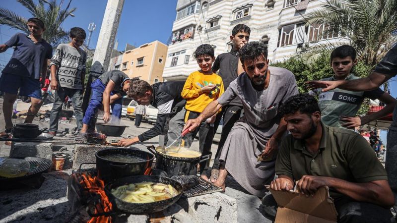 الدفاع المدني في غزة: منع الاحتلال دخول غاز الطهي ينذر بأزمة صحية جديدة بسبب اعتماد المواطنين على الحطب والفحم