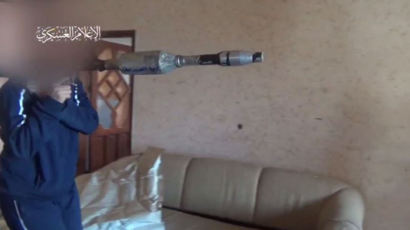 فيديو.. كتائب القسام تستهدف جرافة عسكرية صهيونية جنوب شرق حي الصبرة في غزة