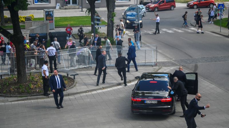 إصابة رئيس وزراء سلوفاكيا بطلق ناريّ