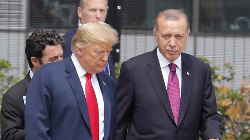 كيف أبلغ ترامب أردوغان بانسحاب قواته من سوريا؟