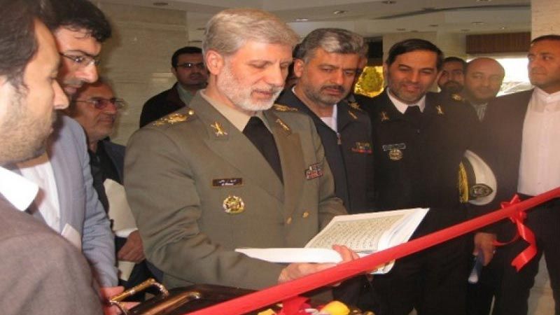 وزير الدفاع الإيراني یدشن معدات إلكترونیة جديدة متطورة