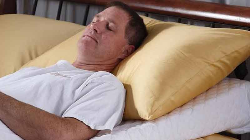 قلة النوم بالليل وكثرته في النهار قد تكون من علامات الزهايمر