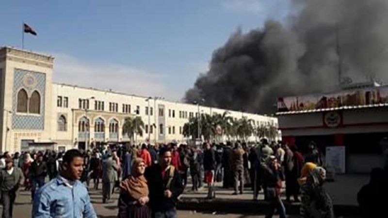 مصر: أكثر من 20 قتيلًا و40 جريحًا في حادث قطار وسط القاهرة