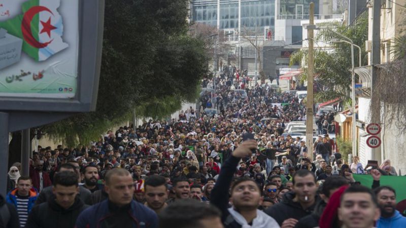 الجزائريون مستمرون في تظاهراتهم ضد ترشح بوتفليقة