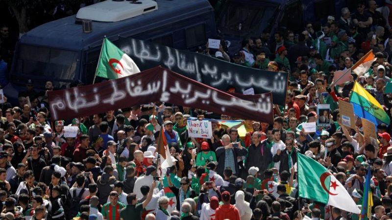وزير خارجية الجزائر: بوتفليقة وافق على تسليم السلطة لرئيس منتخب