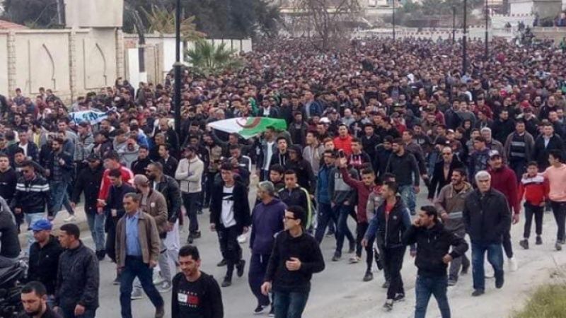 مجدداً .. تظاهرات حاشدة في شوارع العاصمة الجزائرية
