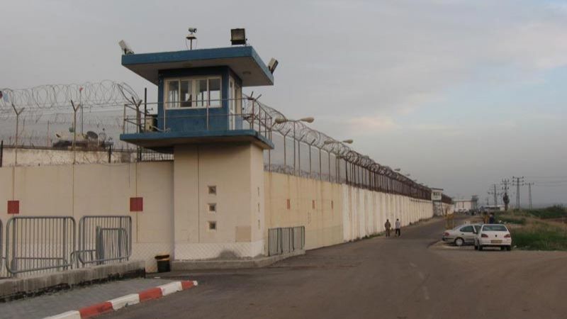 الإحتلال يتخذ اجراءات عقابية بحق أسرى "حماس" في سجن النقب