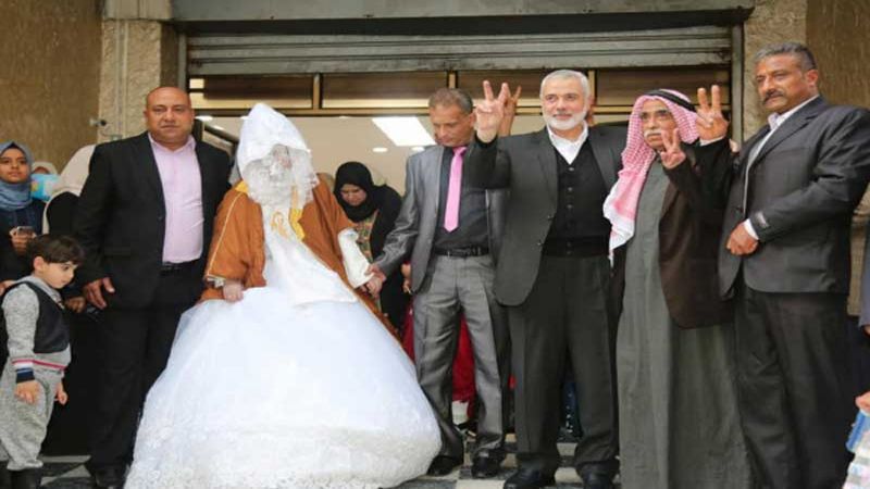عروس نيسان.. فرحة فوق الركام في غزة