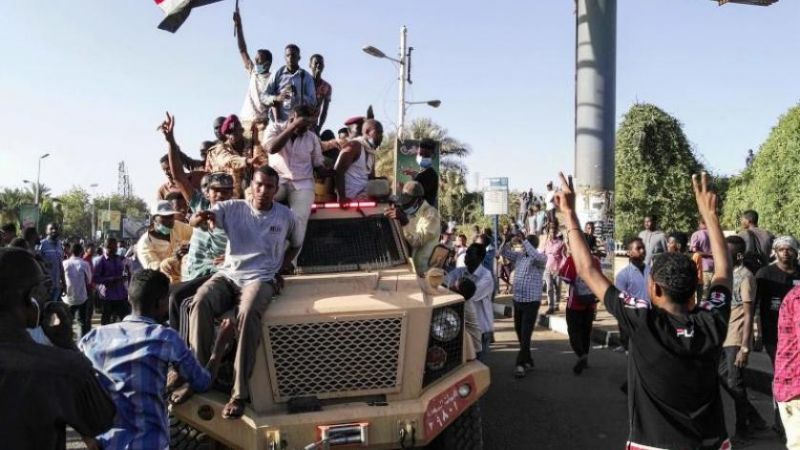 السودان: الجيش يغلق الطرق المؤدية إلى مقر القيادة في الخرطوم