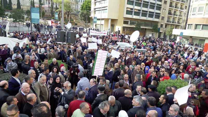 موظفو الإدارات العامة يضربون في كافة المناطق اللبنانية