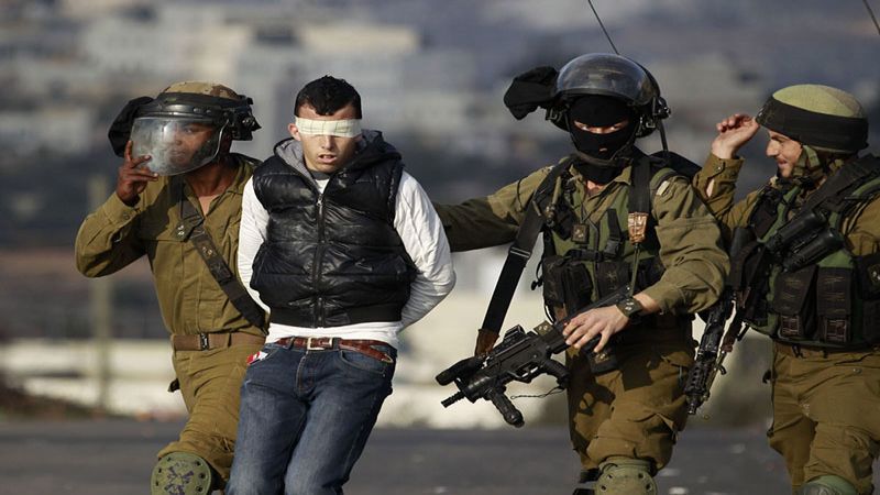 الإحتلال يعتقل 16 فلسطينياً من أنحاء متفرقة من الضفة الغربية