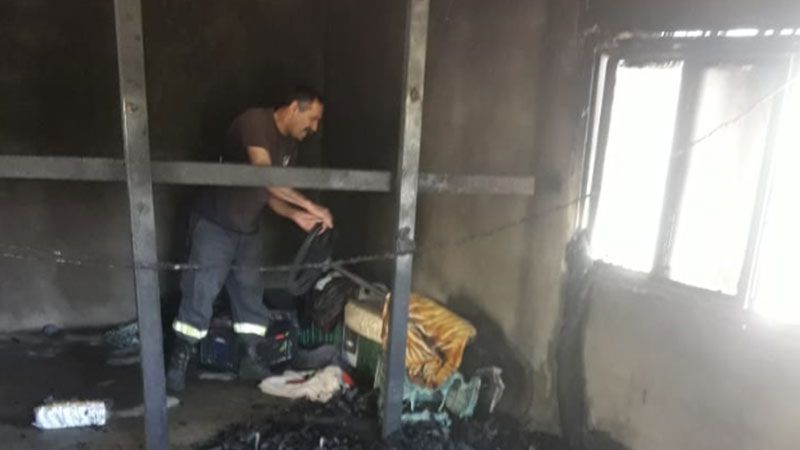 حريق داخل غرفة تقطنها عائلة سورية في قعقعية الجسر