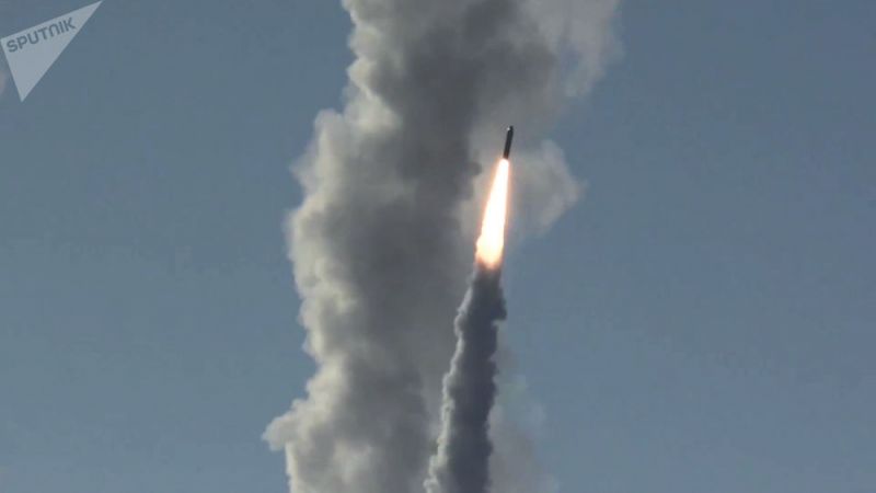 بعد تجربة الصاروخ الأميركي..موسكو تطلق بنجاح صاروخين بالستيين بحريين