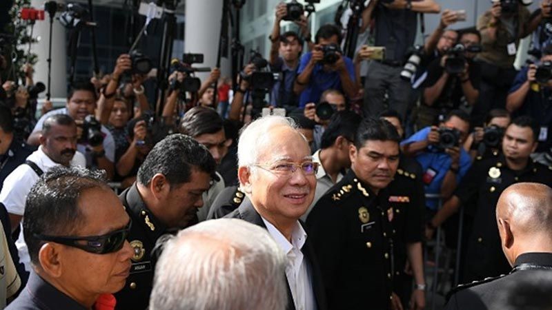 محاكمة رئيس وزراء ماليزيا السابق تنطلق بعد اختلاسه الملايين