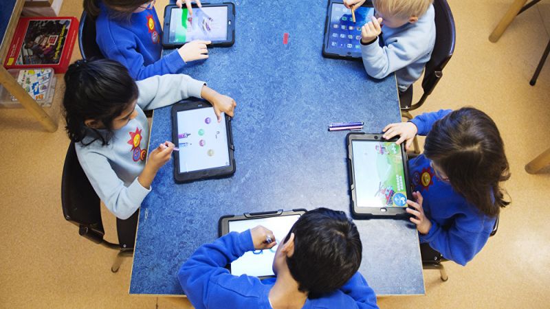 كيف تؤثر التكنولوجيا على الأداء الدراسي للطفل؟  
