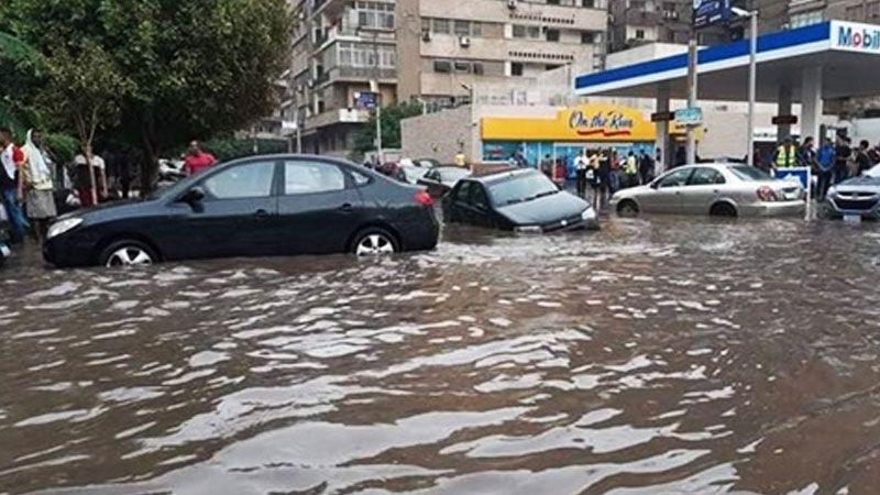 عشرون قتيلًا في مصر .. الأمطار تغرق الشوارع