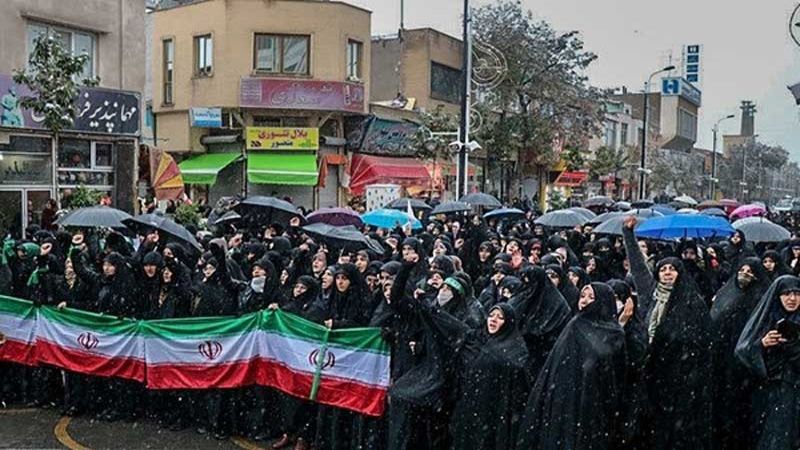 بالصور.. تظاهرات شعبية عفوية في زندان الايرانية تنديدا بأعمال الشغب