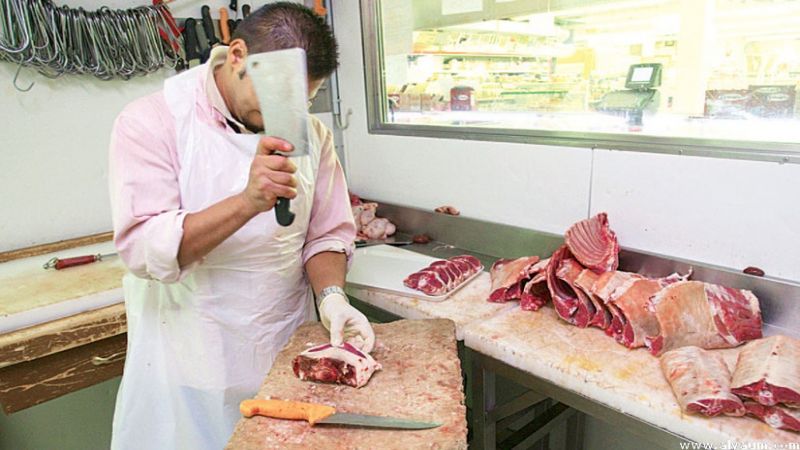 كم انخفضت نسبة استهلاك المواطن للحوم في ظل الأزمة الاقتصادية؟