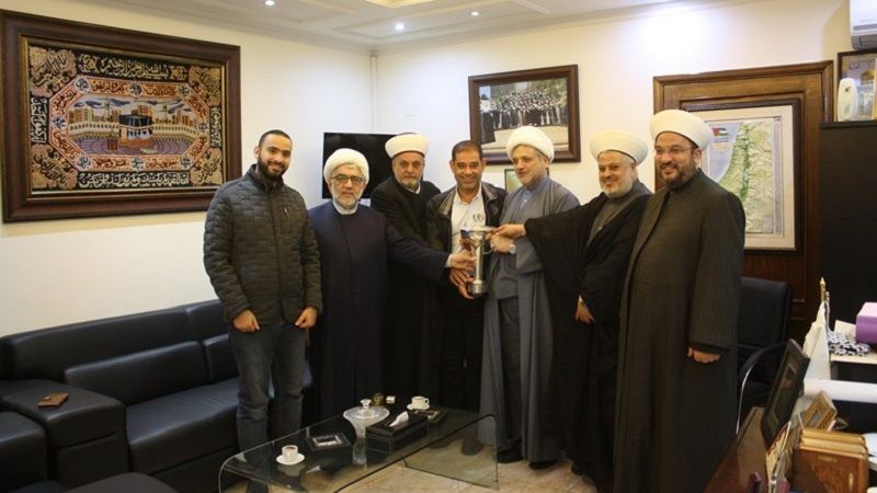نادي العهد يقدم كأس الاتحاد الآسيوي لتجمع العلماء المسلمين