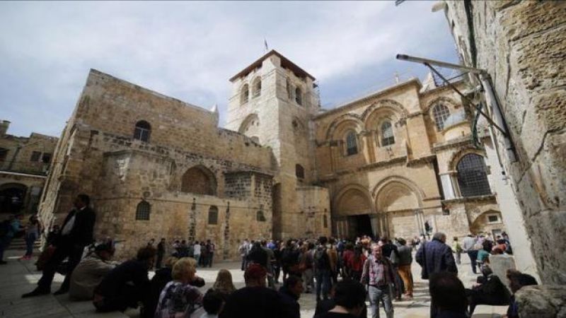 الهيئة الاسلامية المسيحية تدين اعتداء مستوطن على المصلين في كنيسة القيامة
