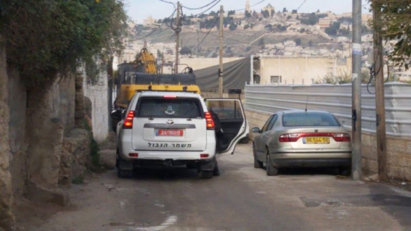 الاحتلال يهدم منزلًا بسلوان ويُصادر مساكن ببادية القدس
