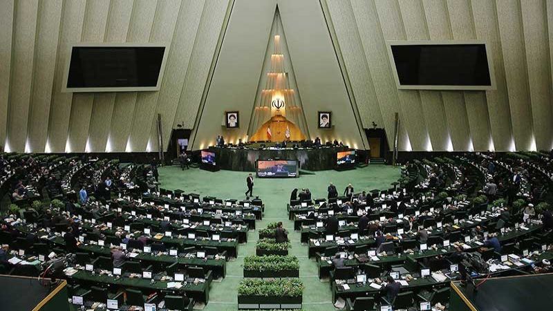 البرلمان الإيراني: دعم حازم للحرس الثوري وبرامجه