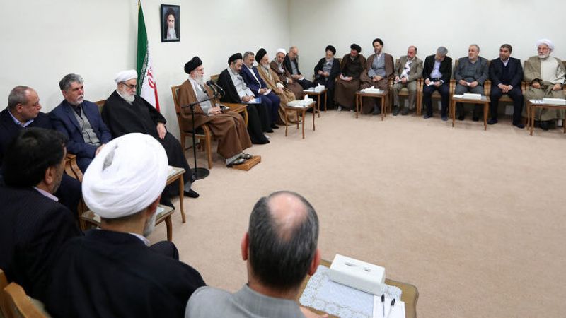 الإمام الخامنئي: صمود الشعب الإيراني يغضب أمريكا