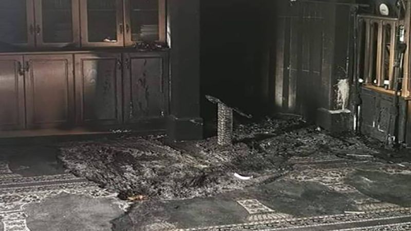 مستوطنون يُحرقون أحد مساجد القدس المحتلة