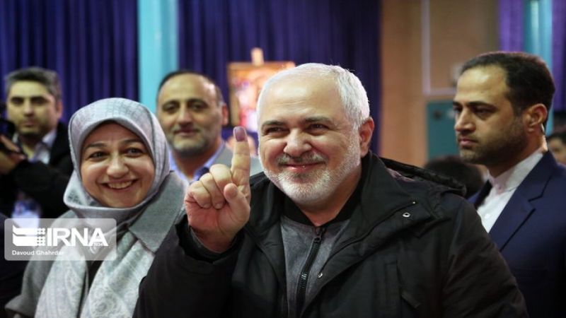 وزير الخارجية الإيراني محمد جواد ظريف: الشعب الإيراني لن يسمح لواشنطن باتخاذ قرار نيابة عنه 