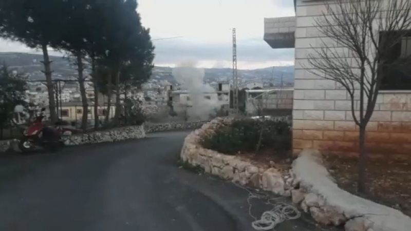  الجيش اللبناني يفجر قنبله عنقودية من مخلفات العدوان الإسرائيلي في بلدة سحمر 