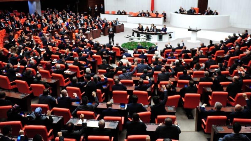 بالفيديو.. عراك داخل البرلمان التركي بين مؤيدي ومعارضي العدوان على سوريا