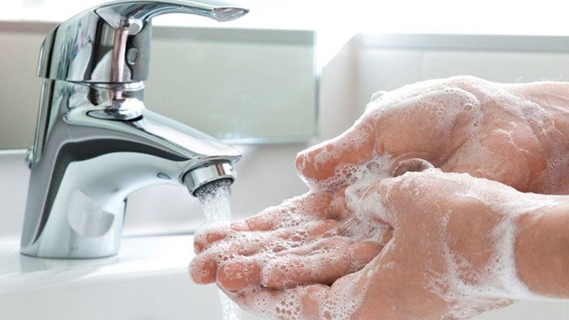 طريقة فعّالة لغسل اليدين وتعقيمهما..