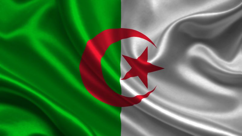 الجزائر تعلن وفاة أول طبيب جراء إصابته بفيروس كورونا.