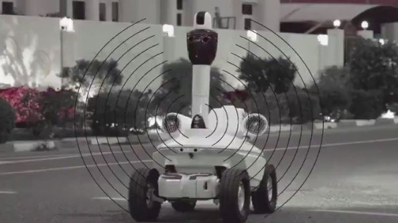 قطر تستخدم الروبوت الأمني للتحذير من خطر كورنا