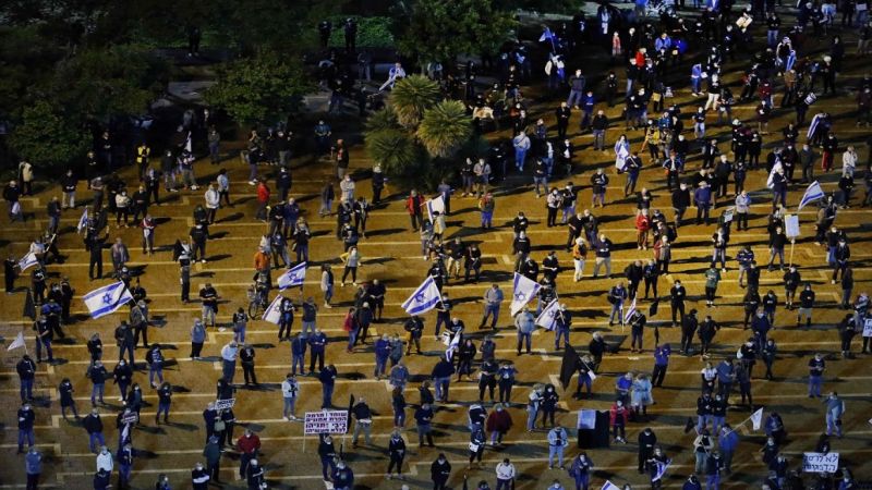 آلاف المتظاهرين في "تل أبيب" ضد اتفاق نتنياهو - غانتس