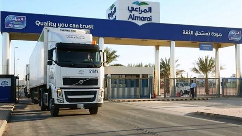أضخم شركة غذائية في السعودية تطرد عمالها